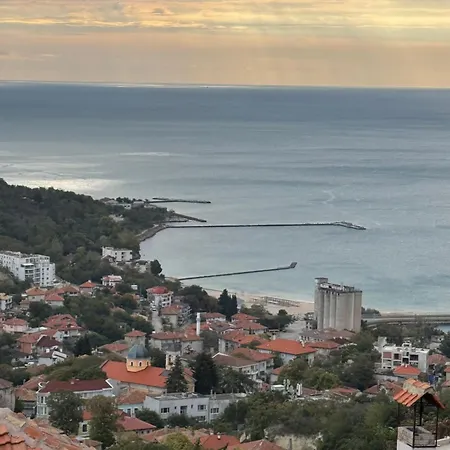 아파트 Kakavanen's Sea View 발치크