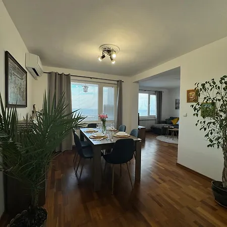 Kakavanen's Sea View Apartmán *