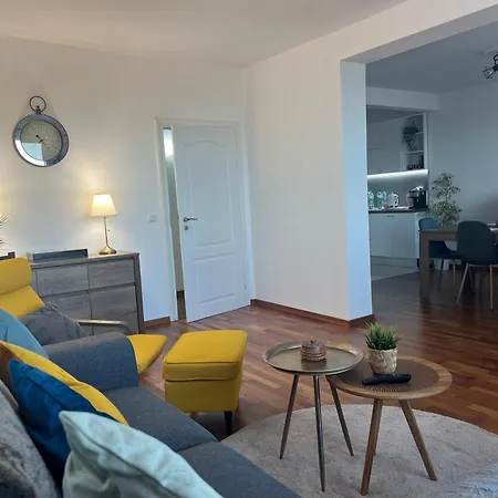 Kakavanen's Sea View Apartament *
